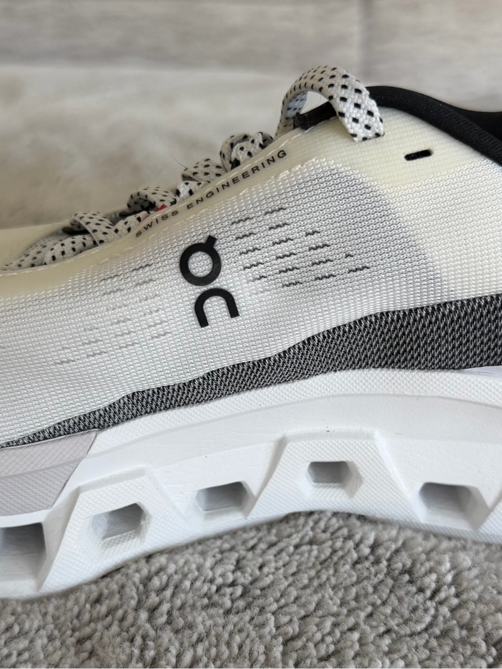 ON Women’s Cloudmaster Athletic Shoes - White/Black size 9.5 - Picture 3 of 4